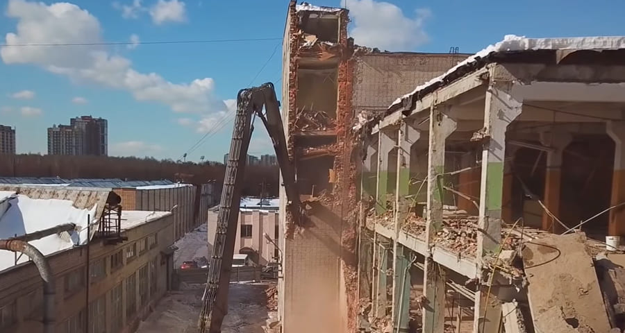 Демонтаж здания в Кингисеппе